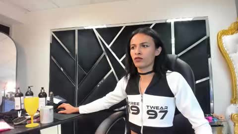 Aisha online show from November 2025 09:52:01 AM