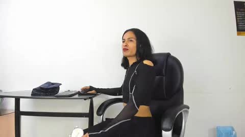 Aisha online show from November 2025 04:40:02 AM