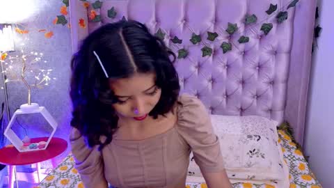 A K A N E  U W U online show from November 2025 03:35:01 PM