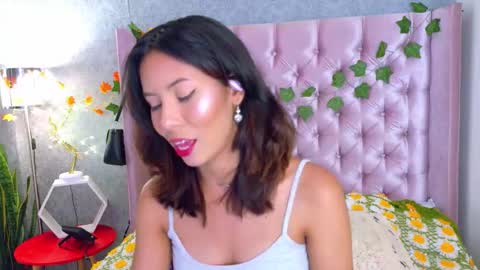 A K A N E  U W U online show from November 2025 05:12:01 PM