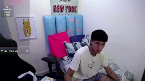 Akyra latin online show from April 2026 05:27:01 PM