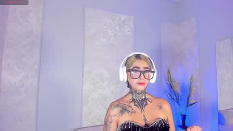 Snapshot of alahia_dangelo_ chatting on July 2026 05:37:01 PM ALAHIA online show from July 2026 05:37:01 PM