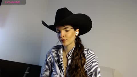 Snapshot of alahia_sky chatting on October 2025 09:38:02 AM online show from October 2025 09:38:02 AM