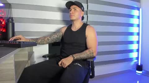 Snapshot of alan_muscle chatting on June 2026 05:09:02 AM Alan online show from June 2026 05:09:02 AM