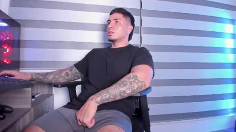 Snapshot of alan_muscle chatting on July 2026 05:24:01 AM Alan online show from July 2026 05:24:01 AM