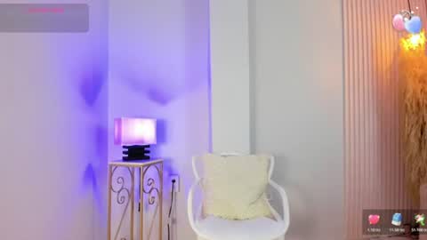 Snapshot of alana__rossetti chatting on June 2026 11:22:02 AM Alana online show from June 2026 11:22:02 AM