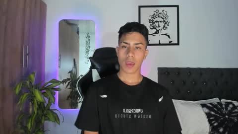 alannaughty_ online show from December 2025 11:12:01 PM