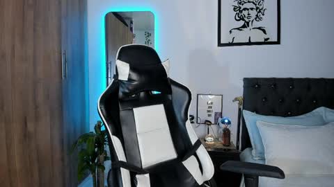 alannaughty_ online show from April 2026 01:10:01 AM