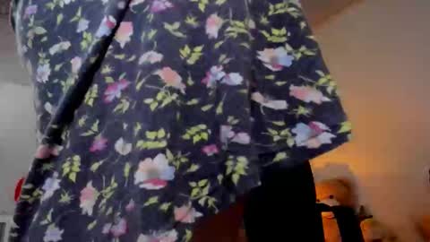 Caro online show from April 2026 01:56:02 PM