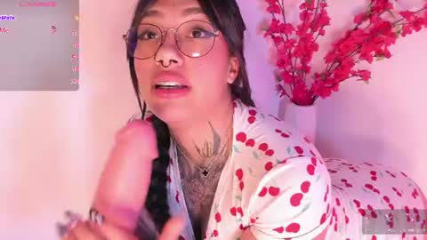 Snapshot of aleja_5 chatting on June 2026 04:28:02 AM Ale online show from June 2026 04:28:02 AM