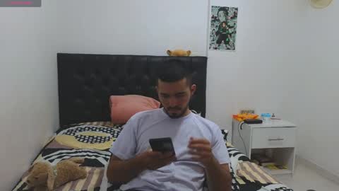 alejandroo_7 online show from April 2026 09:31:02 PM