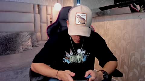 Snapshot of aless_king chatting on December 2024 04:32:01 PM Alessandro King online show from December 2024 04:32:01 PM