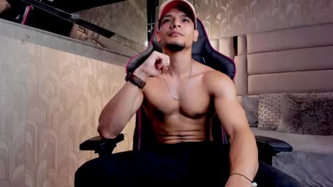 Snapshot of aless_king chatting on December 2024 04:08:02 PM Alessandro King online show from December 2024 04:08:02 PM