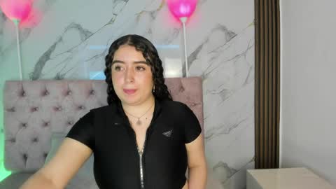 alessaleon online show from April 2026 08:07:01 PM