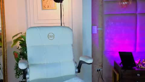 Snapshot of alessialondon chatting on July 2026 10:07:02 AM Alessia online show from July 2026 10:07:02 AM