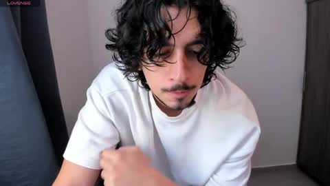alexfloreszzz online show from May 2026 12:46:01 PM