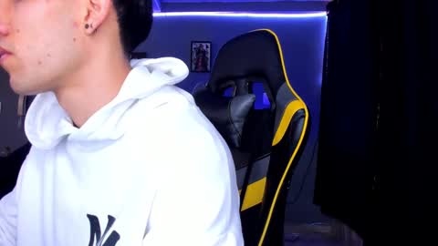 Snapshot of alexgiraldo__ chatting on September 2025 12:07:01 PM alexgiraldo__ online show from September 2025 12:07:01 PM