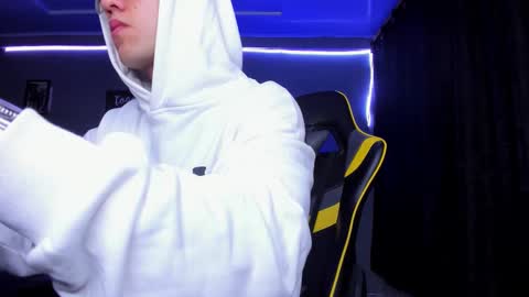 Snapshot of alexgiraldo__ chatting on October 2025 10:06:01 AM alexgiraldo__ online show from October 2025 10:06:01 AM