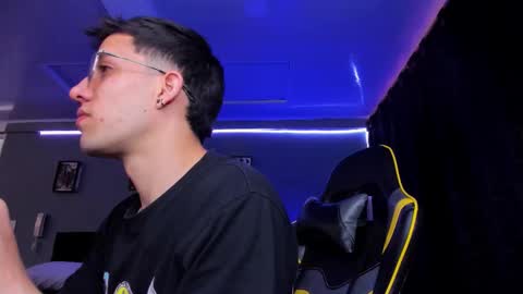 Snapshot of alexgiraldo__ chatting on November 2025 12:16:01 PM alexgiraldo__ online show from November 2025 12:16:01 PM