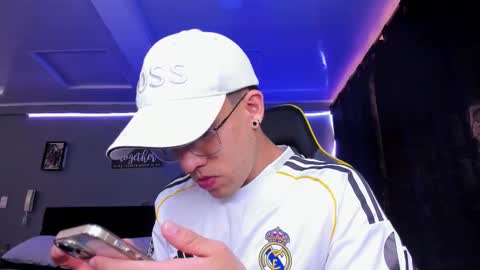 Snapshot of alexgiraldo__ chatting on November 2025 02:38:02 PM alexgiraldo__ online show from November 2025 02:38:02 PM