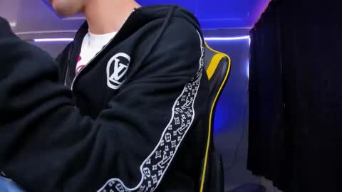 Snapshot of alexgiraldo__ chatting on November 2025 12:33:01 PM alexgiraldo__ online show from November 2025 12:33:01 PM