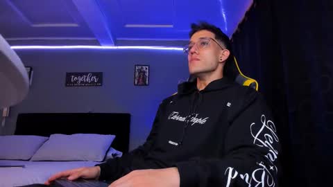 Snapshot of alexgiraldo__ chatting on December 2025 11:48:01 AM alexgiraldo__ online show from December 2025 11:48:01 AM