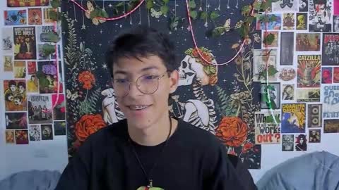 Snapshot of alexitop_ chatting on March 2026 10:35:01 PM Alexito online show from March 2026 10:35:01 PM