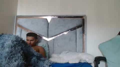 alex y luisa online show from April 2026 07:58:02 PM