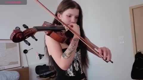 Snapshot of alice_hetfield chatting on February 2026 07:02:02 AM My name is Alice find out about me in the Fansly online show from February 2026 07:02:02 AM