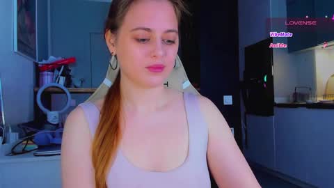 Snapshot of alice_wander chatting on April 2026 04:15:02 AM Alice online show from April 2026 04:15:02 AM