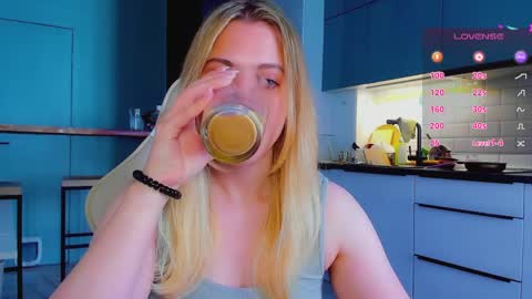 Snapshot of alice_wander chatting on June 2026 03:30:01 AM Alice online show from June 2026 03:30:01 AM