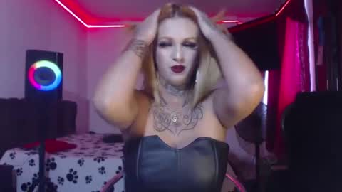 Snapshot of aliceesmiths chatting on January 2025 06:03:02 PM aliceesmiths online show from January 2025 06:03:02 PM