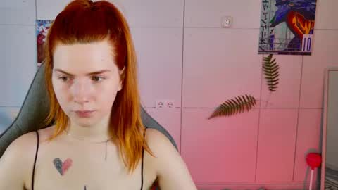 Snapshot of aliceinredsquare_ chatting on June 2026 05:12:02 AM Alice online show from June 2026 05:12:02 AM
