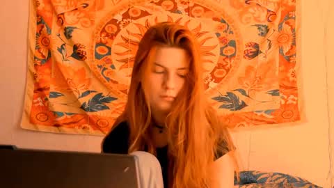 Snapshot of aliceinredsquare_ chatting on July 2026 05:22:01 AM Alice online show from July 2026 05:22:01 AM