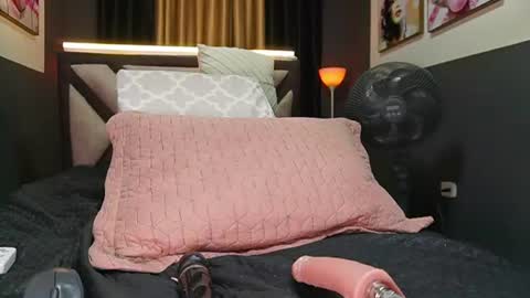 alicetaylor_1 online show from June 2026 09:23:01 PM