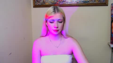 Snapshot of alicexooo_ chatting on April 2026 07:53:01 AM Alice online show from April 2026 07:53:01 AM