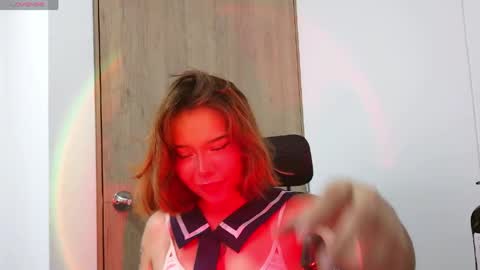 aliciia_23 online show from April 2026 09:39:33 PM