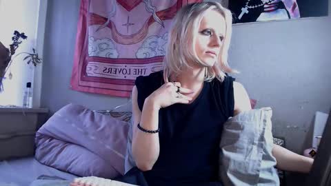 Snapshot of alien_bella chatting on February 2026 01:23:02 PM Alien Bella online show from February 2026 01:23:02 PM