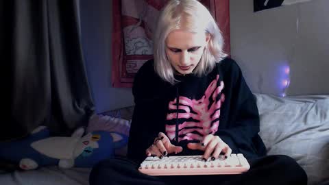 Snapshot of alien_bella chatting on March 2026 09:51:01 PM Alien Bella online show from March 2026 09:51:01 PM