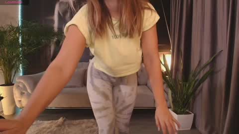 Aliessia online show from October 2025 06:50:02 PM