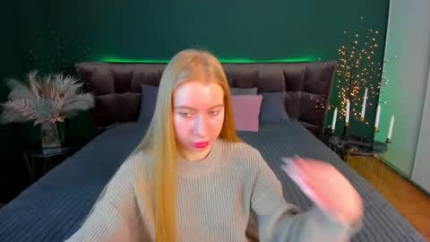 Snapshot of alina__blonde chatting on January 2026 06:39:01 AM Alina online show from January 2026 06:39:01 AM