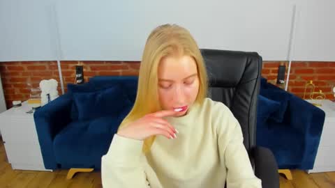 Snapshot of alina__blonde chatting on February 2026 06:41:02 AM Alina online show from February 2026 06:41:02 AM