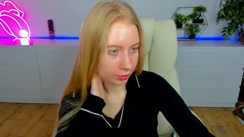 Snapshot of alina__blonde chatting on February 2026 06:36:02 AM Alina online show from February 2026 06:36:02 AM