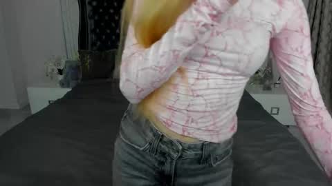 Snapshot of alina__blonde chatting on February 2026 06:47:02 AM Alina online show from February 2026 06:47:02 AM