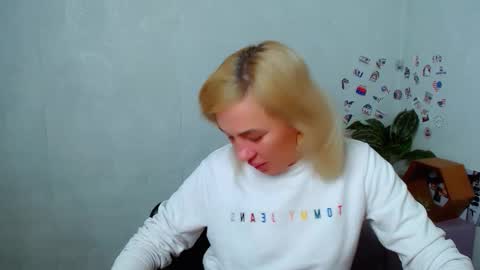 Snapshot of alinafrey_ chatting on December 2025 05:23:01 AM Alina online show from December 2025 05:23:01 AM