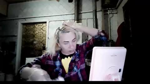 Snapshot of alinafrey_ chatting on February 2026 07:01:02 AM Alina online show from February 2026 07:01:02 AM