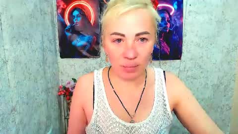 Snapshot of alinafrey_ chatting on March 2026 05:33:01 AM Alina online show from March 2026 05:33:01 AM