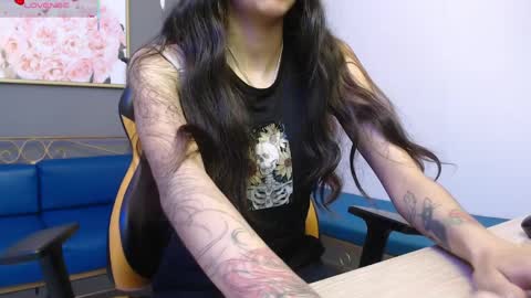 aliss_angel_ online show from April 2026 08:21:01 PM