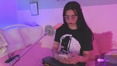 Mia online show from March 2026 08:23:02 PM