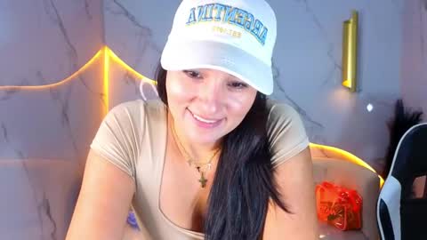 alisson_tx_ online show from April 2026 07:48:01 PM